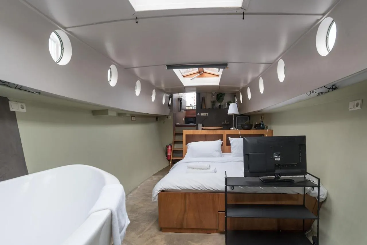 Luxury Historic Boat Amsterdam Otel 0*,  Hollanda